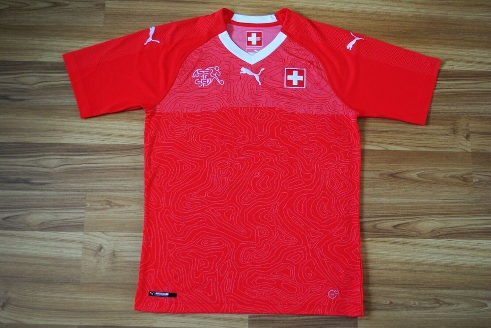 Schweizer Nati Maillots de corps & Pantalons: ORIGINAL SCHWEIZ NATI SAISON 2018/20 MAILLOT PUMA SVIZZERA S – Neuf (Voir description) à Zürich par TRIKOTKAISER