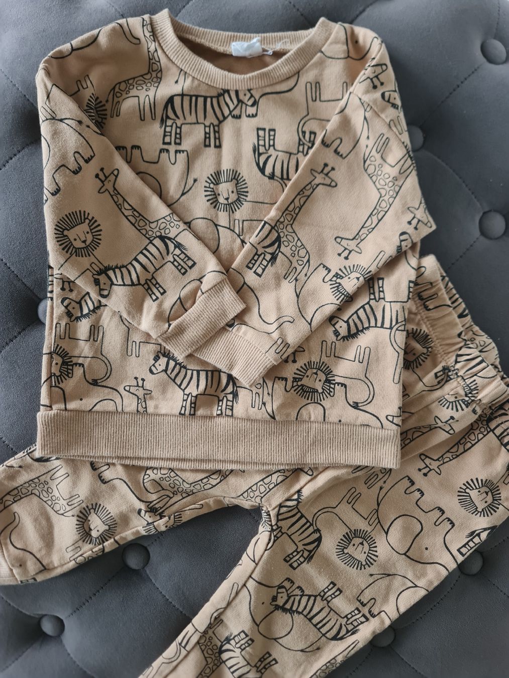Ensembles coordonnés: Jungen Kleiderpaket  86 oder 18 Monate mit Safari Muster – D'occasion à Noflen BE par vco_hnn7 3