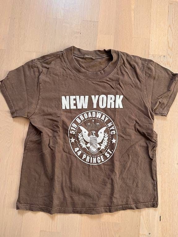 Brandy Melville T-Shirts: Braunes Brandy Melville T-shirt – Neu (gemäss Beschreibung) aus Arlesheim von dan_vv9f