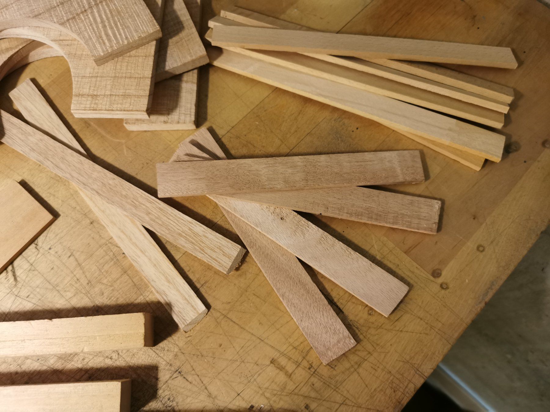Articles en bois: Zedern Holz Klötze / Holzreste – D'occasion à Wetzikon ZH par Tothart 7
