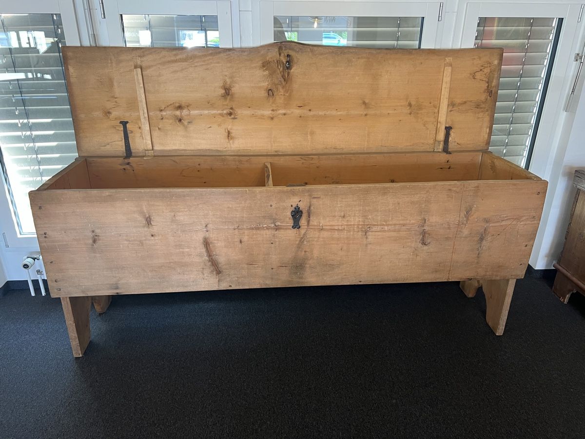 Cassapanche: Wangentruhe 18.Jhd GR – Usato da Gossau SG venduto da Keller-Antiques 5