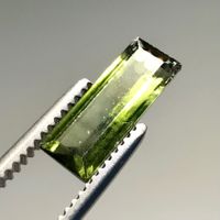 schöner  Turmalin Edelstein, grün, Baguette, 2.3 Karat