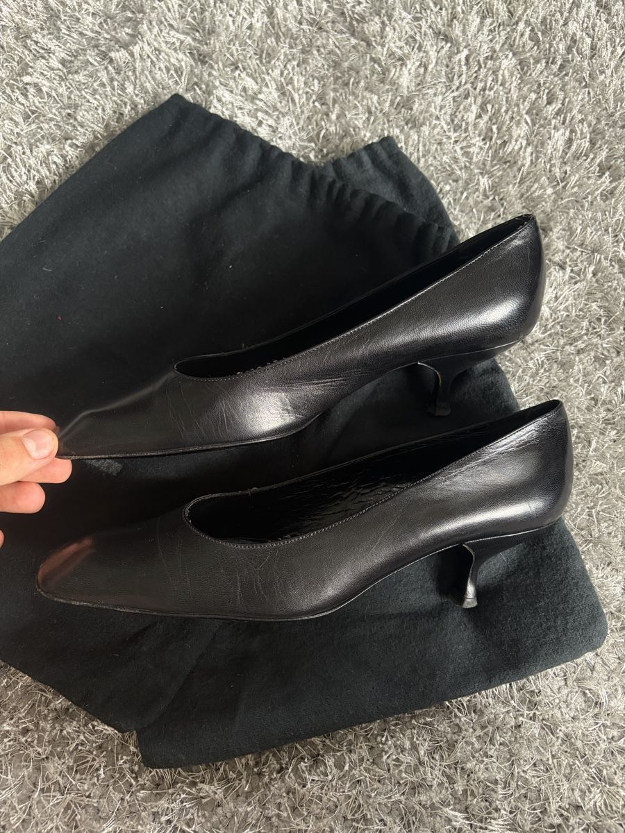 Prada Scarpe da donna: Prada Leather Square Toe Kitten Heels  – Usato da Brislach venduto da edu_t6pq 1