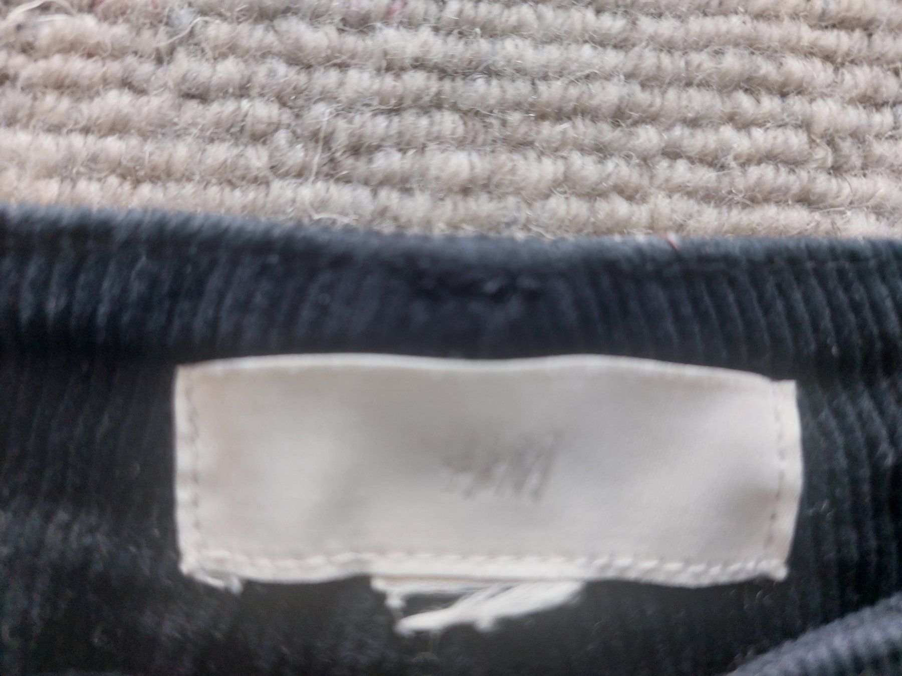 Pantaloni: schwarze Cordhose H&M Gr. 40 – Usato da Fehraltorf venduto da MilliVanilli 2