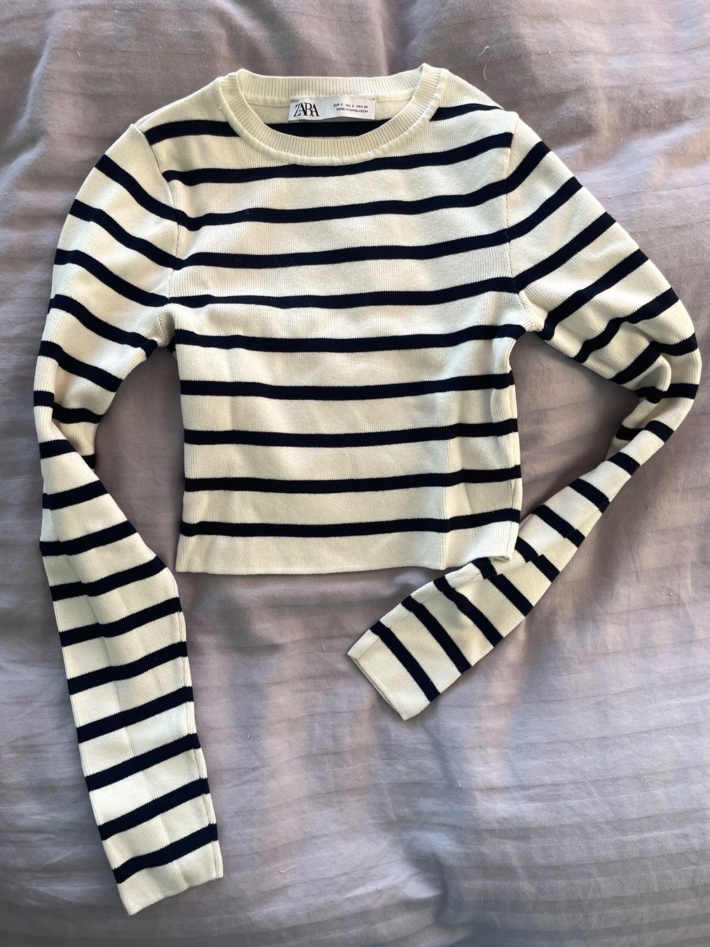 Zara Tops: Zara gestreifter cropped-Pullover – Gebraucht aus Zug von ele_q7bd