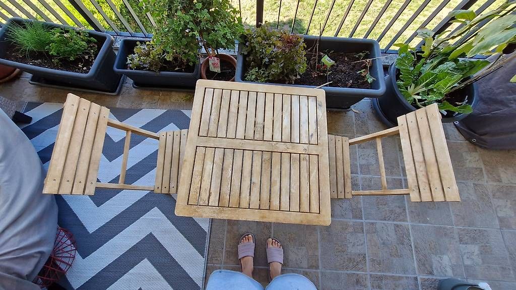 Set de table et chaises: Gartentisch mit 2 Klappstühlen  – D'occasion à Kaltbrunn par akkeber007 1