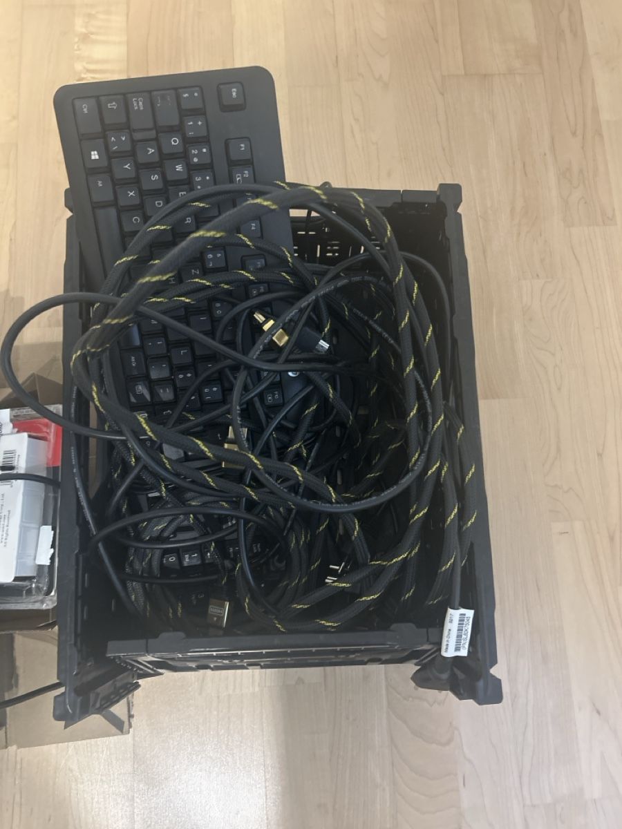 Tastiere: Tastatur und Kabel Bundle gebraucht – Usato da Lommis venduto da Kapilguna1