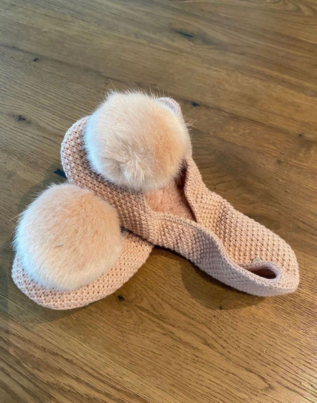 Ugg Damenschuhe: UGG Hausfinken – Gebraucht aus Adligenswil von Porzel