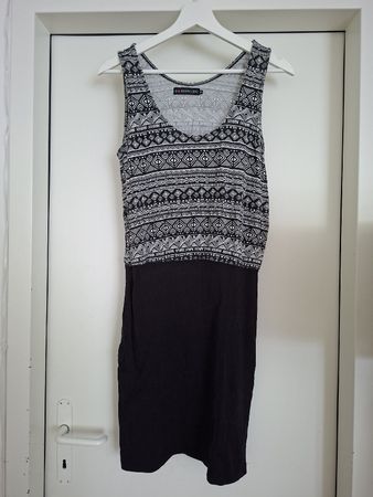 Robe d'été noire et blanche à motifs, taille M even & odd