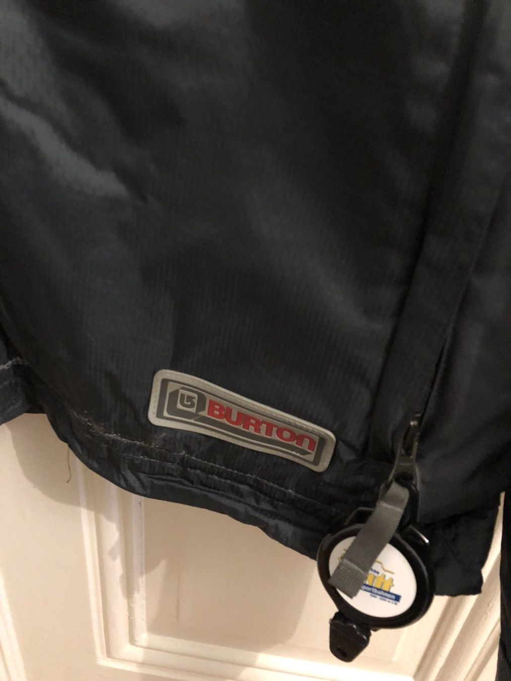 Burton Jacken: BURTON Ski/Snowboard Jacket – Gebraucht aus Zürich von Chanelle07 1