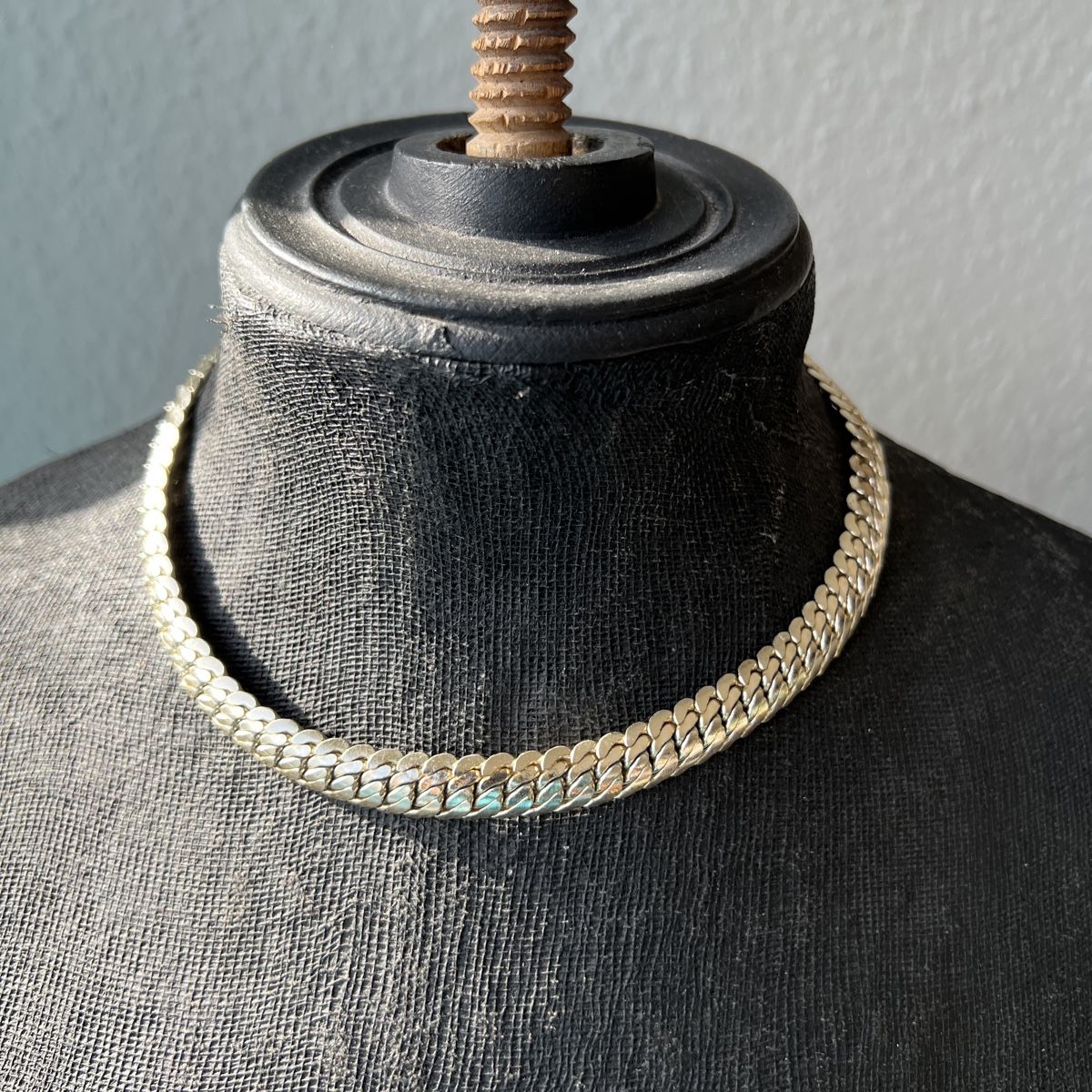 Catenine: Stunning Vintage Silver Tone Statement Necklace Choker – Usato da Genève venduto da Kookiek 2