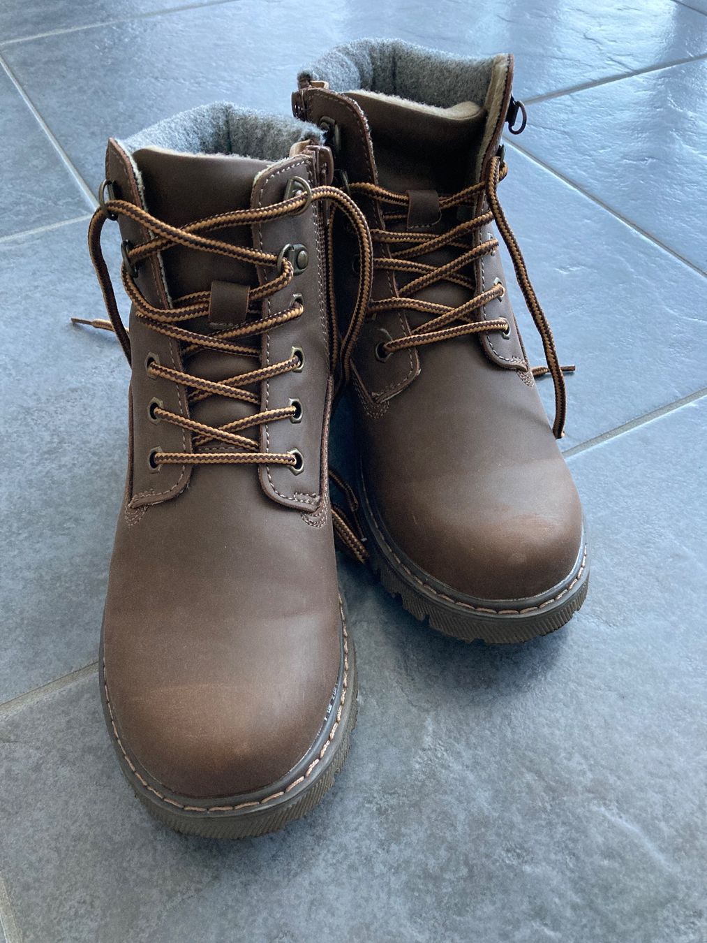 Scarpe per ragazzi: Herbstschuhe braun Gr. 33 – Usato da Uttigen venduto da daeni_83 1