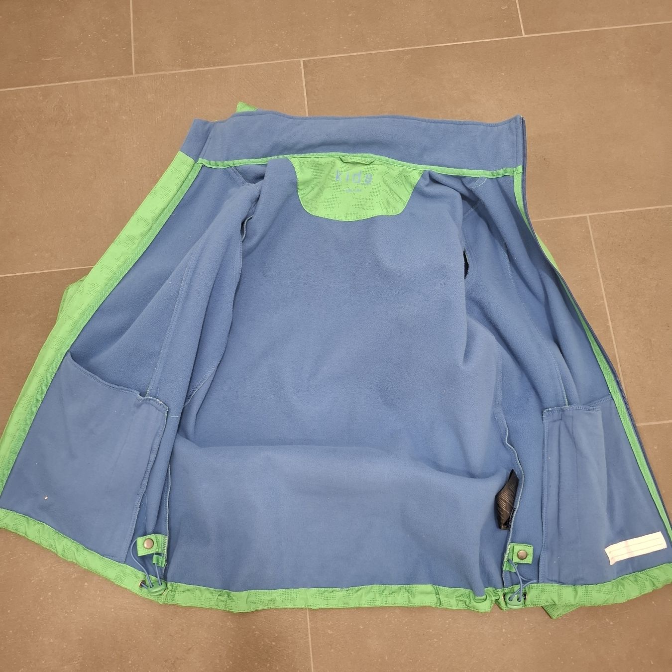 Tchibo Giacche & Cappotti: Jungen Softshelljacke Tchibo Grün Gr. 158/164 – Usato da St. Gallen venduto da emi_nfh9 6