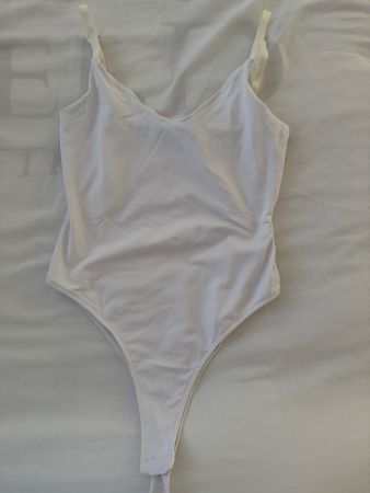 Glatter Body in weiss