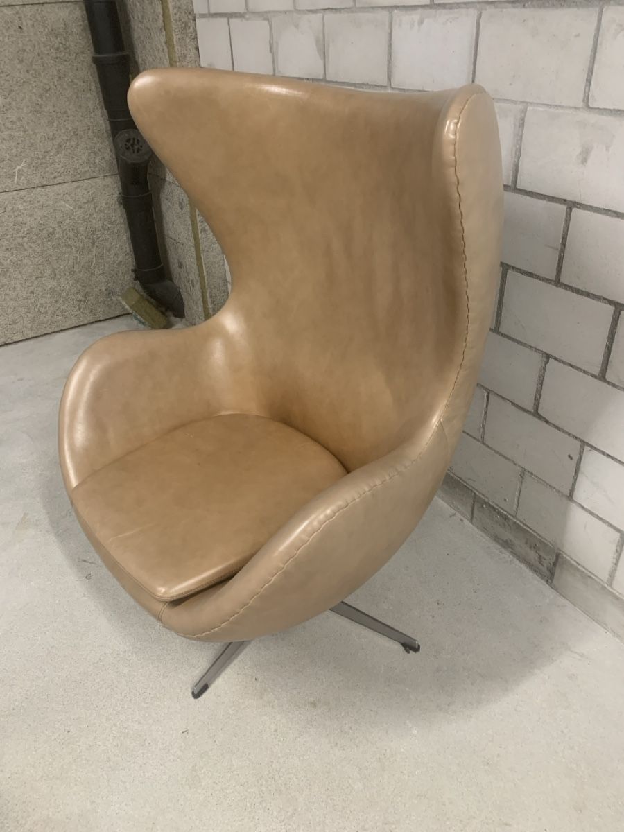 Sedie: Classic egg chair design Arne Jakobsen – Usato da Attiswil venduto da Retrodane 1