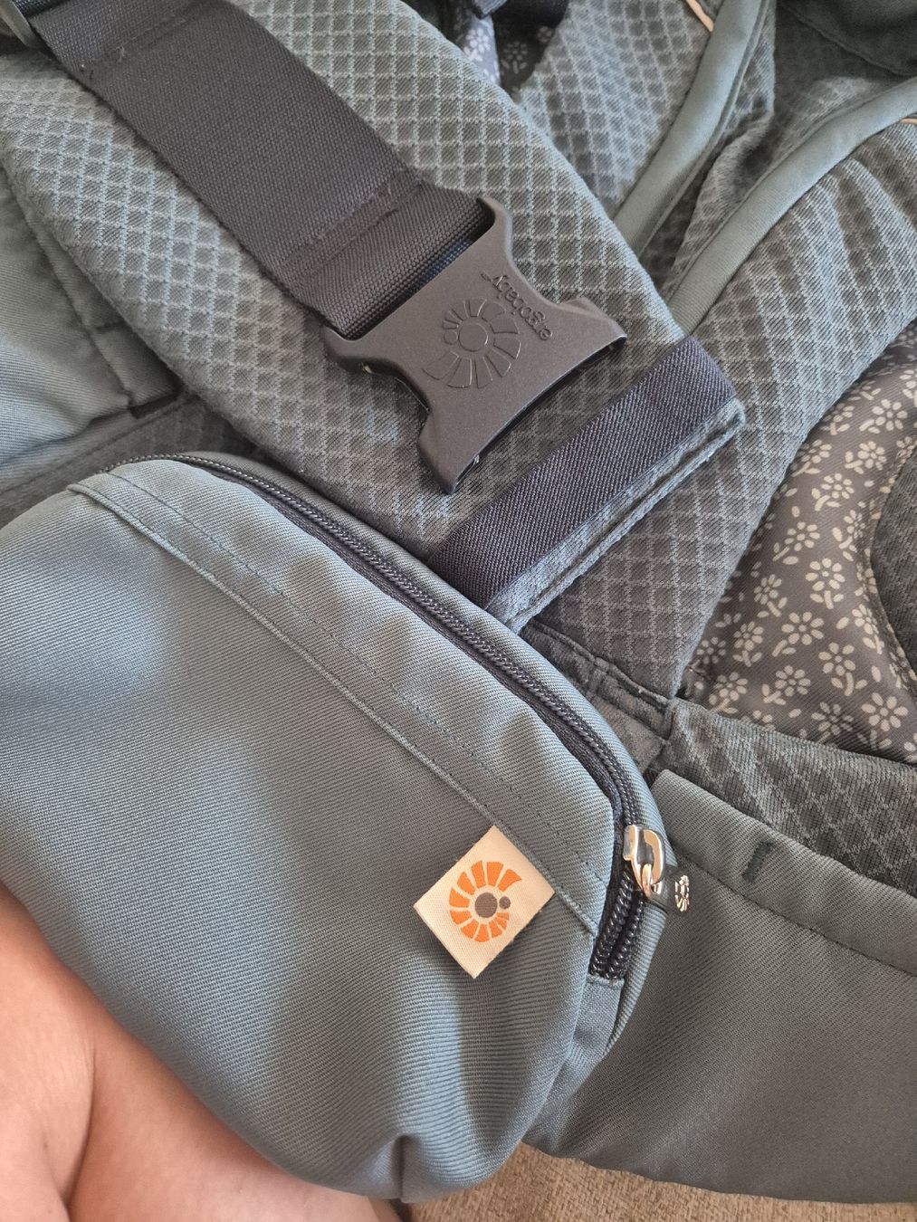 Ergobaby Bauch- & Rückentragen: Ergobaby Omni Breeze  – Neu (gemäss Beschreibung) aus Schöftland von nad_595y 3