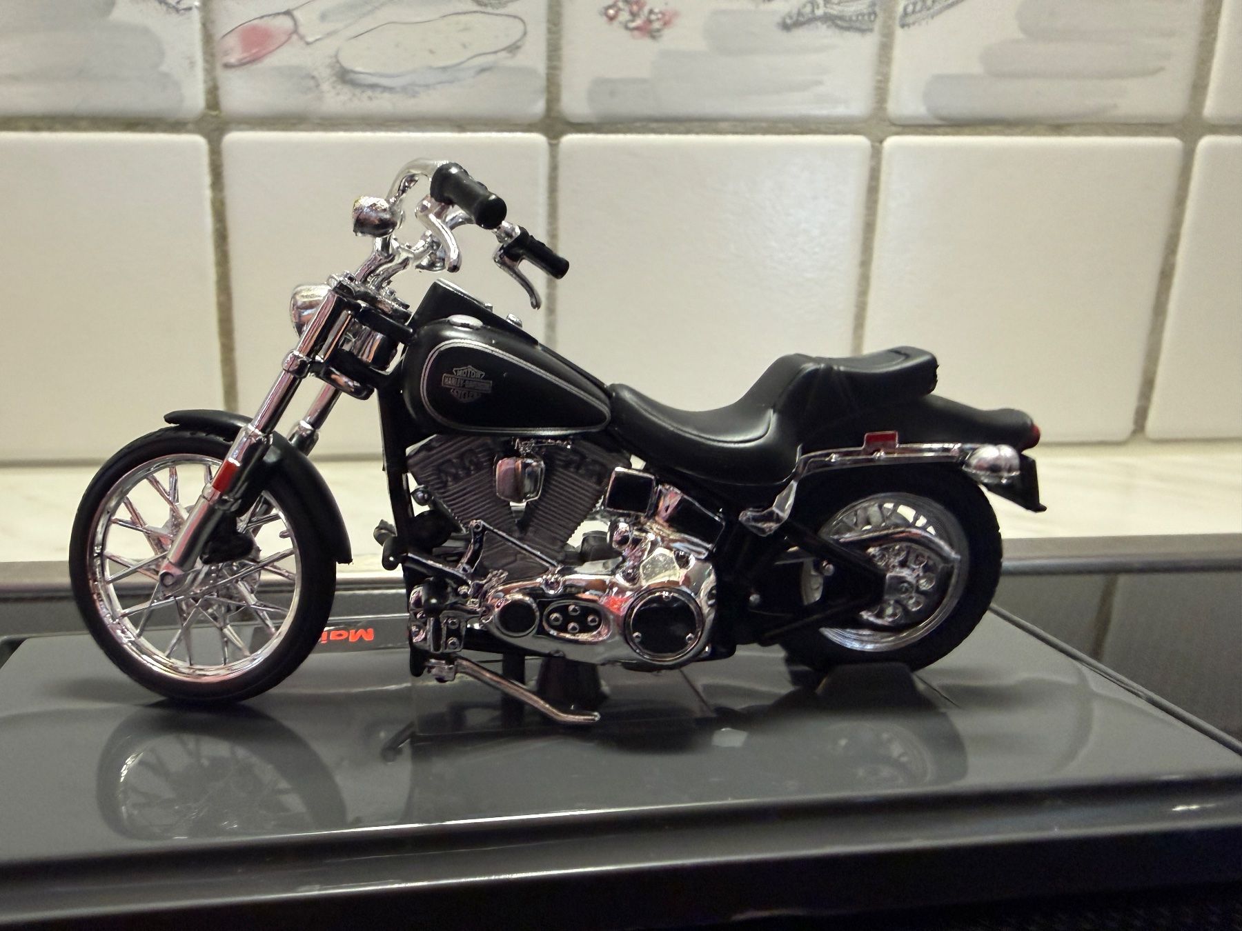 Maisto Modellini d'auto: Harley Davidson 1984 FXST Softail 1/18 – Nuovo e nell'imballaggio originale da Messen venduto da Versber 6