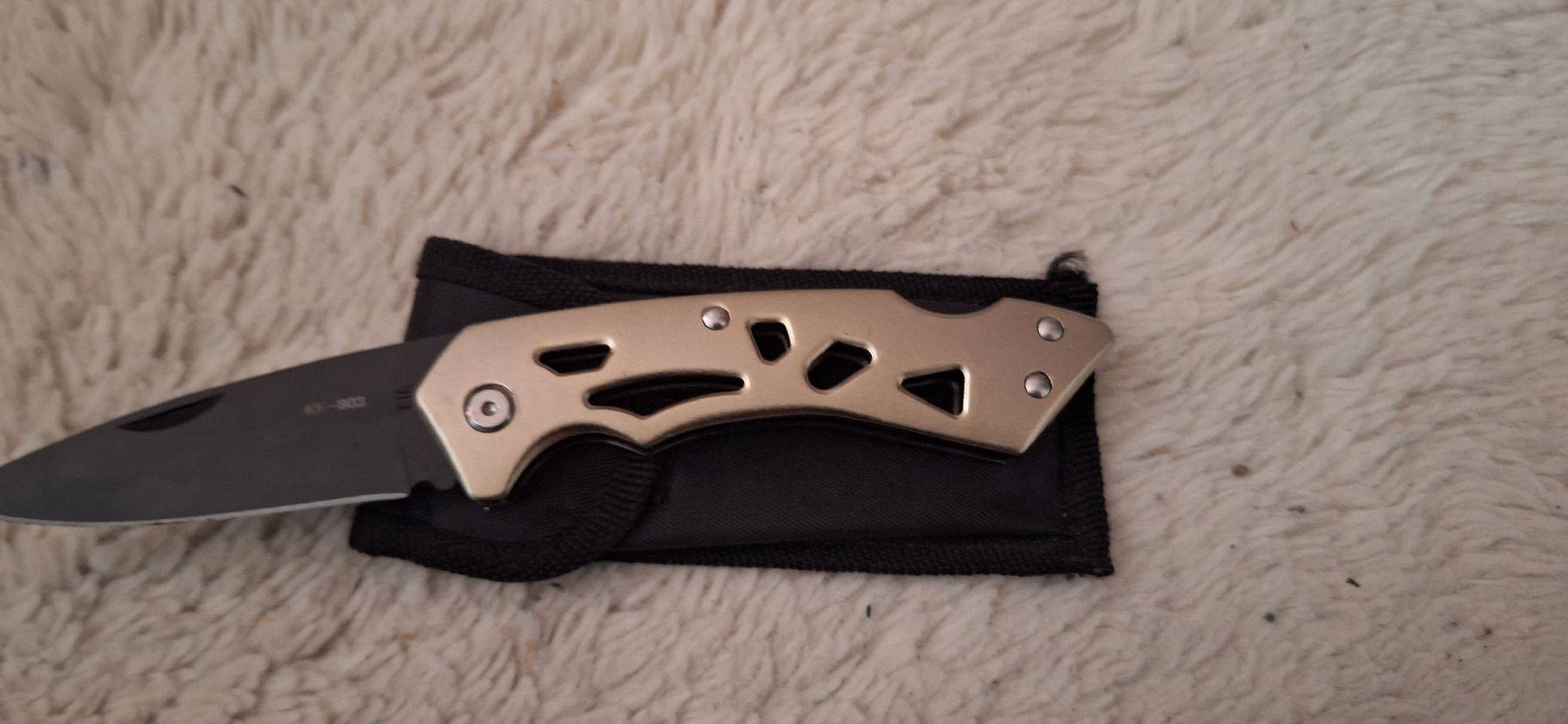 Taschenmesser: Klappmesser mit schwarzer Klinge und silbernem Griff – Neu und originalverpackt aus Luzern von Briefmarkentaube