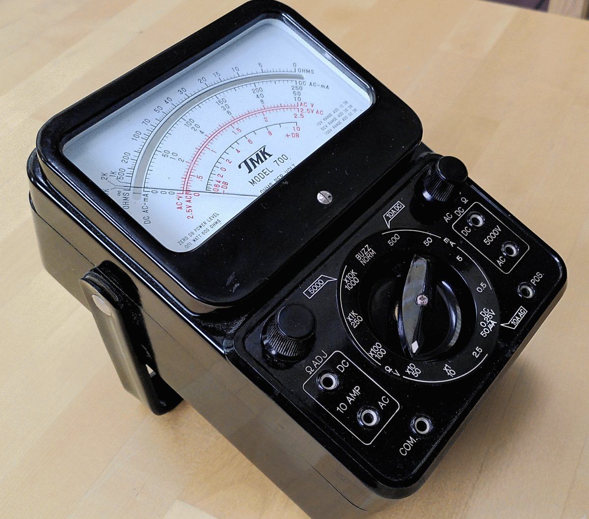 Mesurer: Analog Multimeter TMK Model 700 – D'occasion à Mägenwil par Ricoha 2