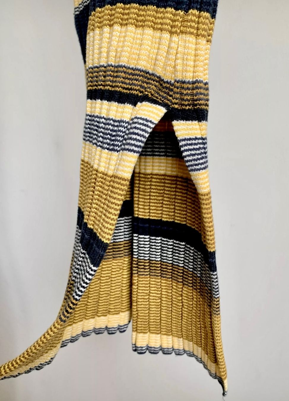 H&M Vestiti: Strickkleid in Midilänge, neu – Nuovo e nell'imballaggio originale da Zürich venduto da p_q7q_nichtraucher 2