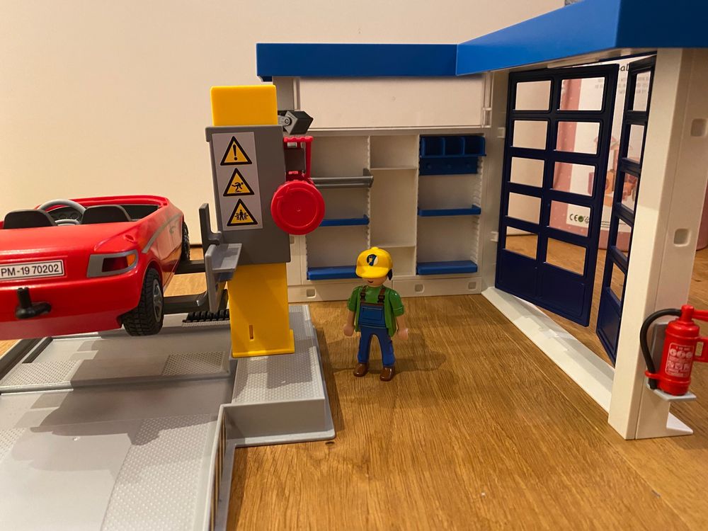 Playmobil station service et garage porsche accessoires et personnages