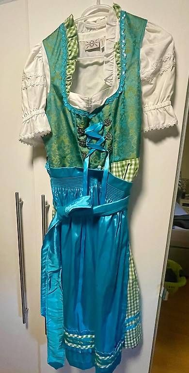 Robes: Dirndl Grösse 36 – D'occasion à Zignau par Murli_24
