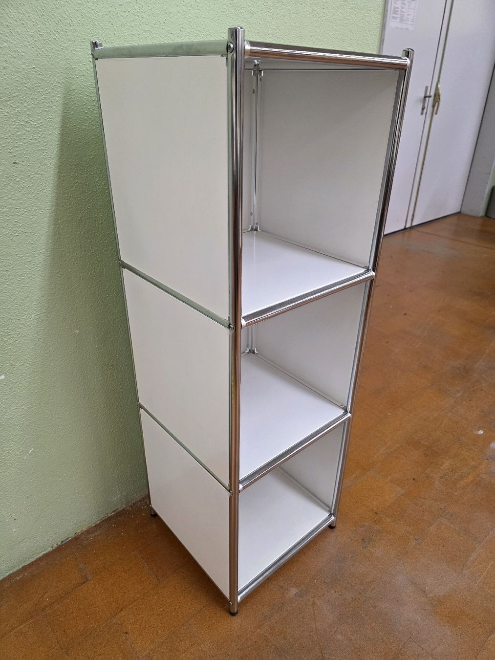 Regale: Regal aus Metall ähnlich USM Haller – Gebraucht aus Lichtensteig von Polsterwerk