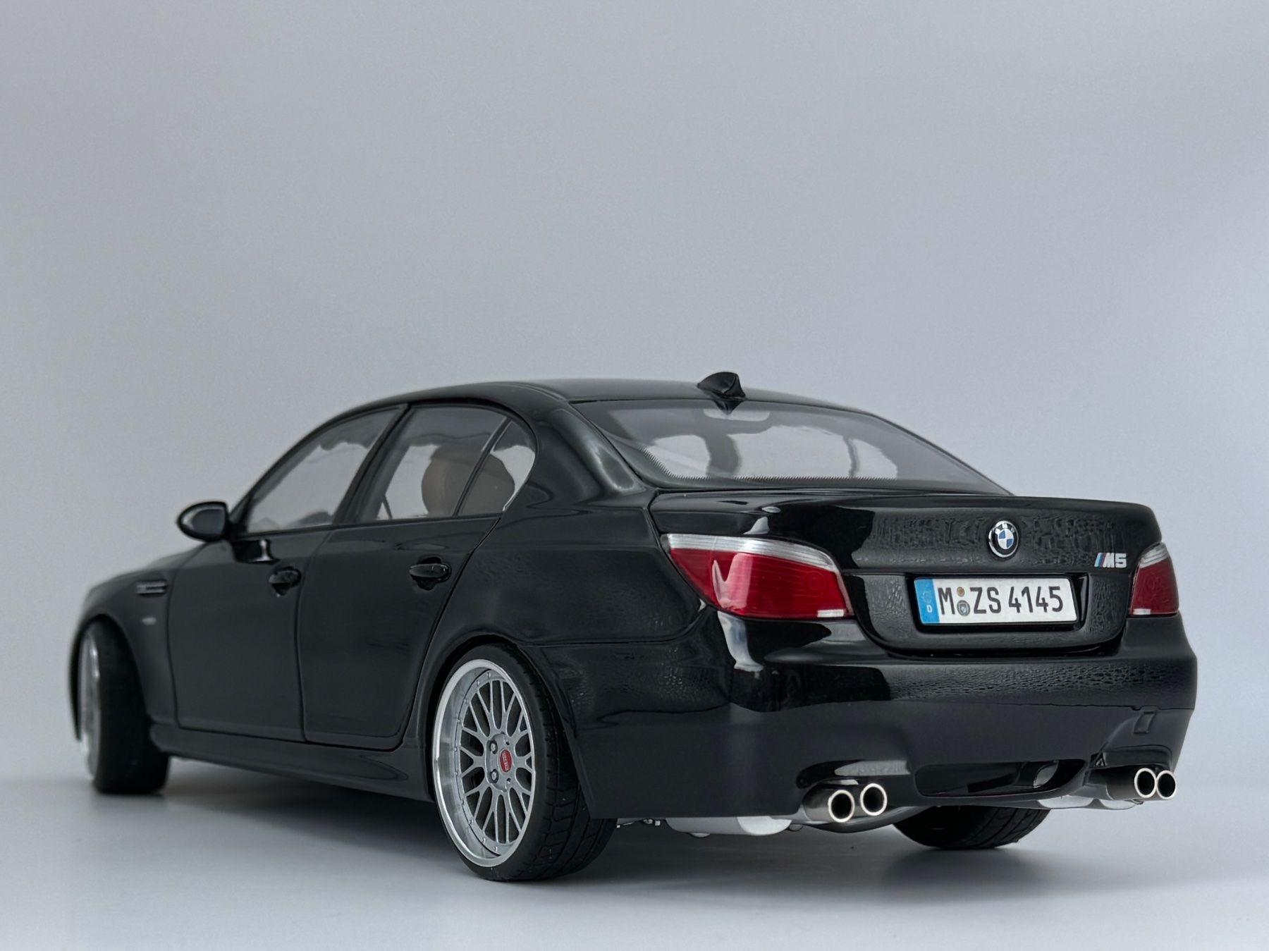 Kyosho Voitures modèles: 1:18 Kyosho BMW M5 E60 BBS Tuning – D'occasion à Baar par  3
