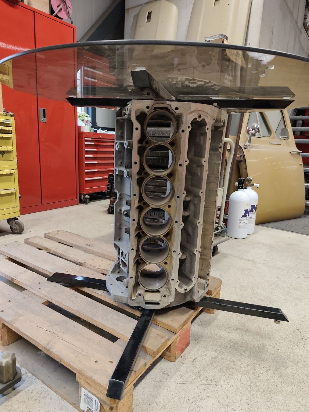 Tische: Rundtisch mit V12 Motor – Gebraucht aus Möhlin von Timo_111 1