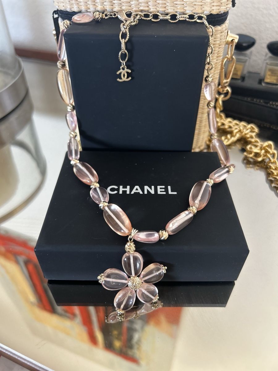 Chanel Ketten: Collier Chanel Fleur VIP – Gebraucht aus Arzier-Le Muids von kaczuszka