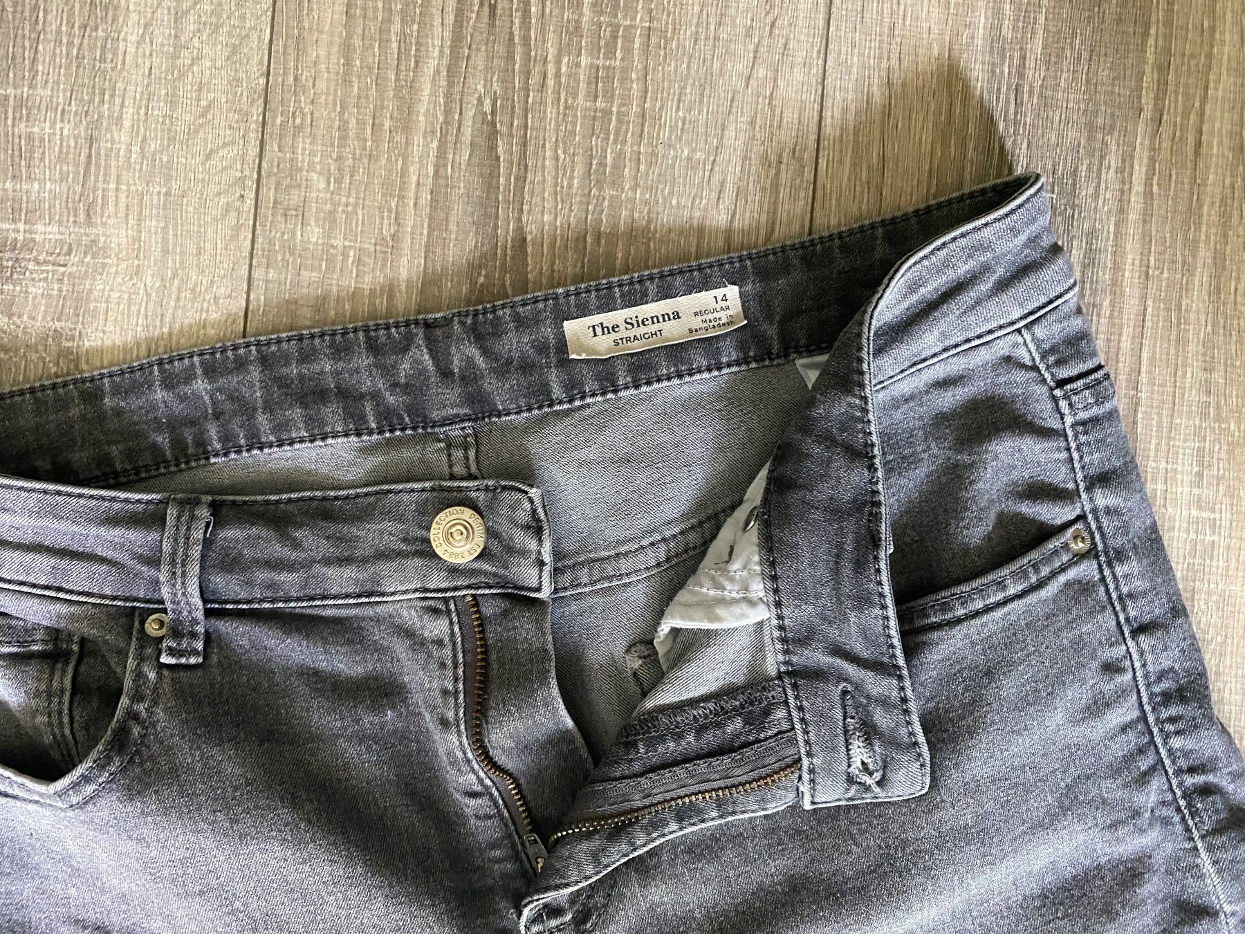 Jeans: Jeans hellgrau M&S, Modell Sienna straight, mit Stretch, 42 – Usato da Spiegel b. Bern venduto da corn2009 2