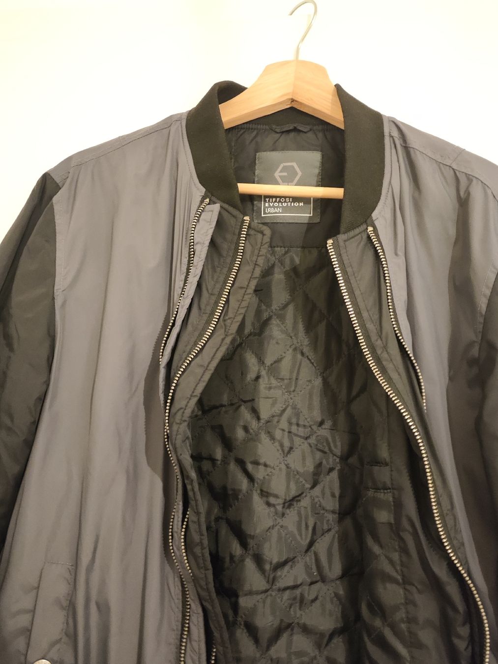 Giacche: Tiffosi Evolution Bomber Jacket Grey Black Size M – Nuovo (secondo la descrizione) da Nyon venduto da noe_jh6c 1
