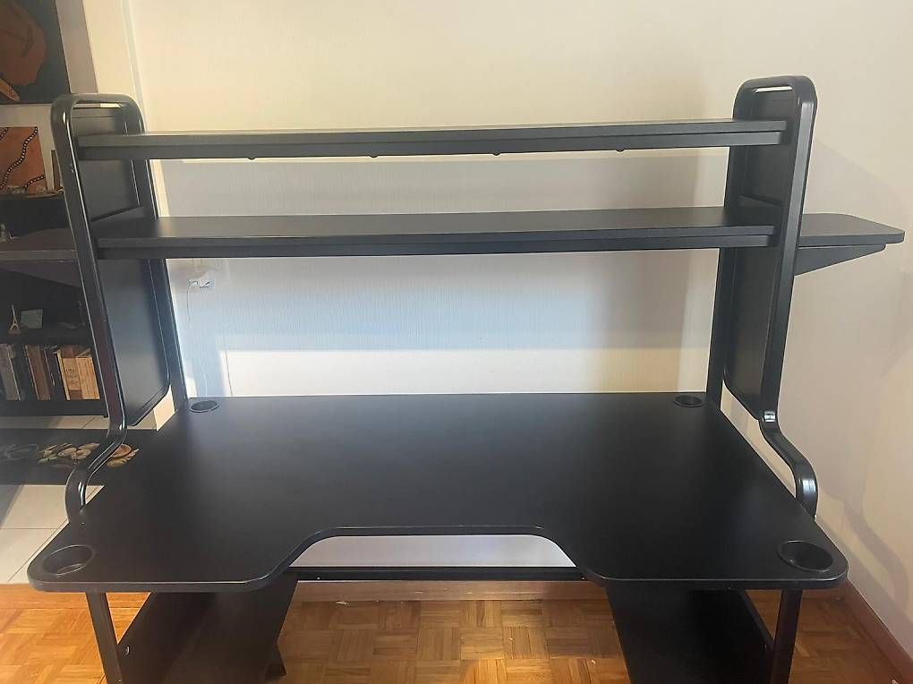 Bureaux: Bureau – Neuf avec emballage d'origine à Vevey par cat_tw2s 2