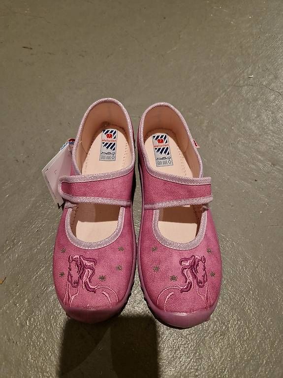 Scarpe per ragazze: Neu Elefanten Hausschuhe Gr. 33 – Usato da Wimmis venduto da traubenq