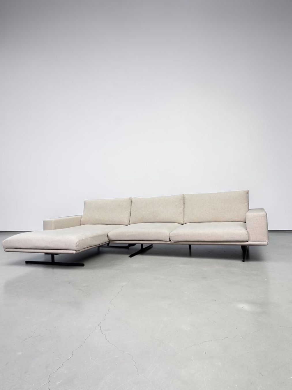 Sofas: Livique-Ecksofa, Gestell komplett aus Metall, hellgrau – D'occasion à Fehraltorf par Sofalab.swiss 1