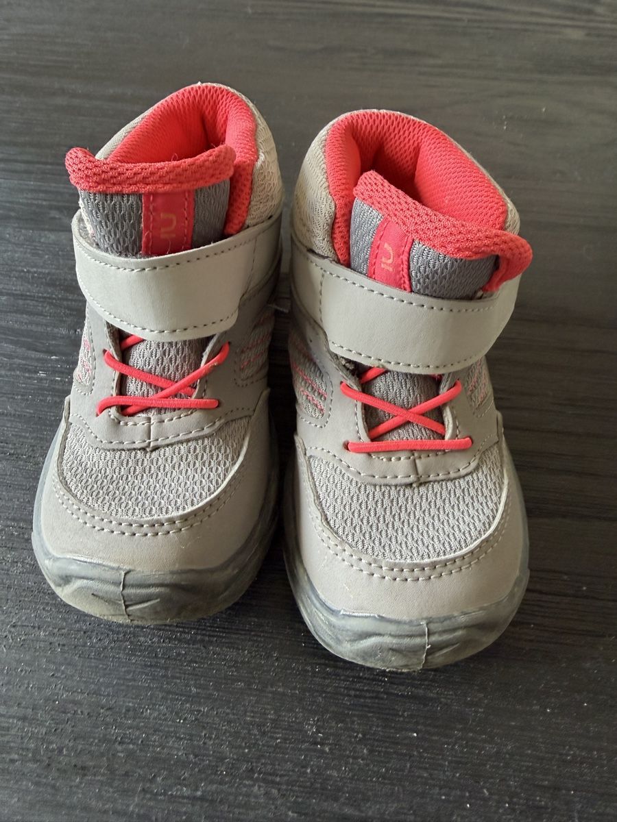 Scarpe per ragazzi: Chaussure enfant Quechua – Usato da Neuchatel venduto da frp_ncm6 1
