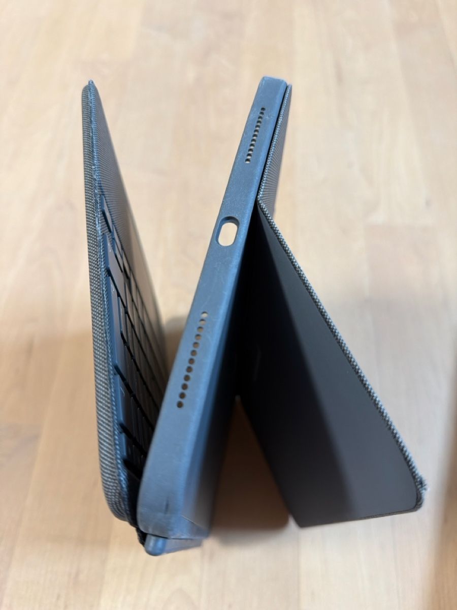 Apple Covers & Borse: Logitech Combo Touch iPad 10 – Difettoso da Bern venduto da lugigon 5