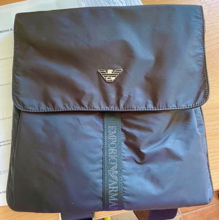 Vendo borsa a tracolla nera di Emporio Armani