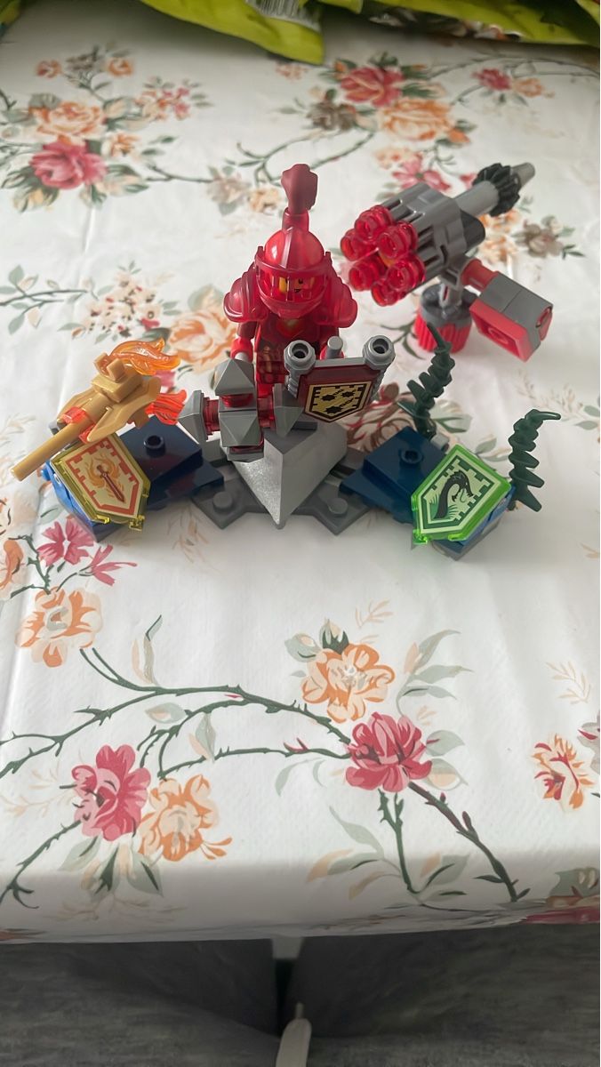Lego Giocattoli: LEGO Nexo Knights – Usato da Winterthur venduto da LaManoDeDioz