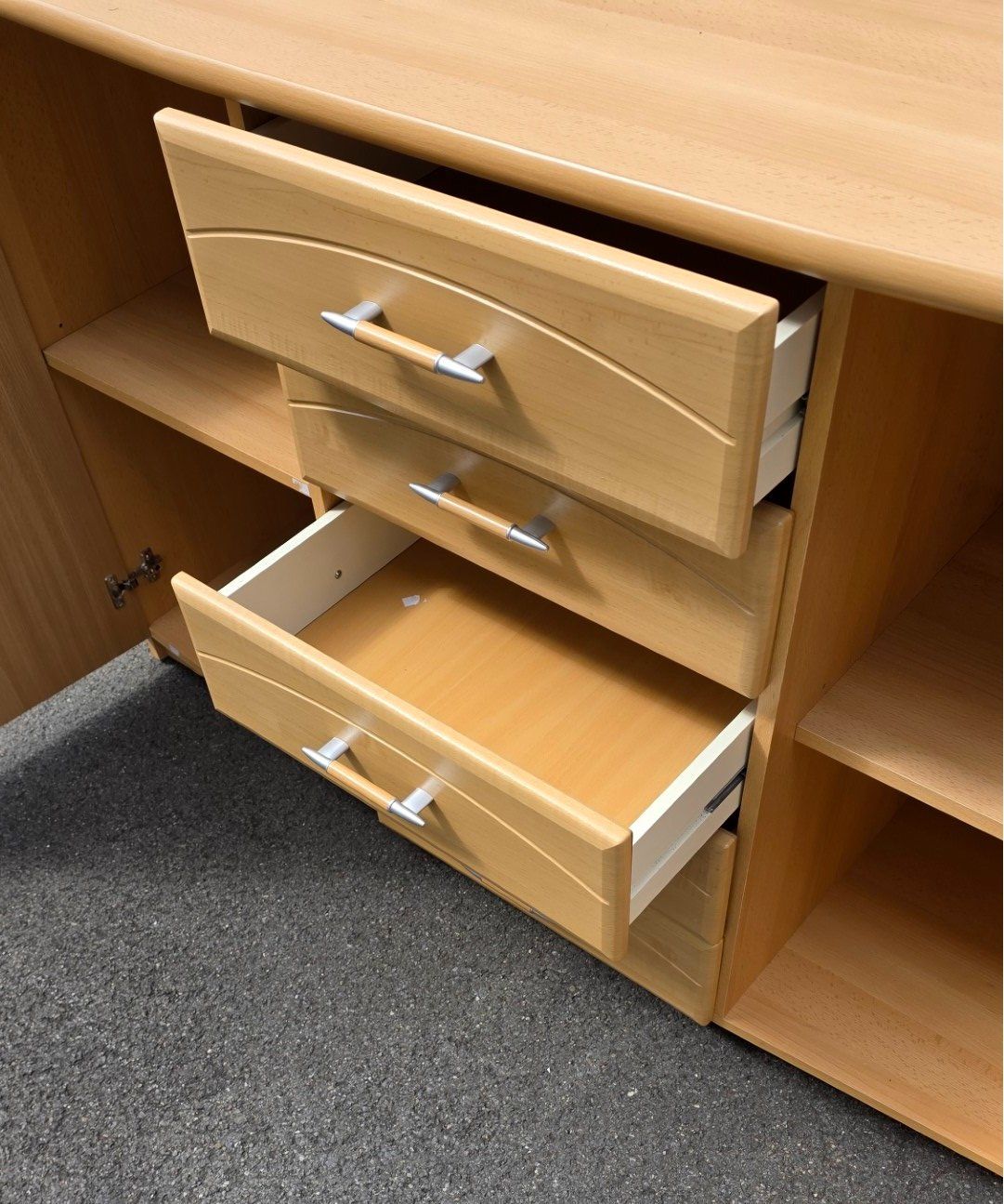 Cassettiere: Sideboard / Kommode hell – Viel Stauraum gebraucht – Usato da Flums venduto da Flumsantik 2