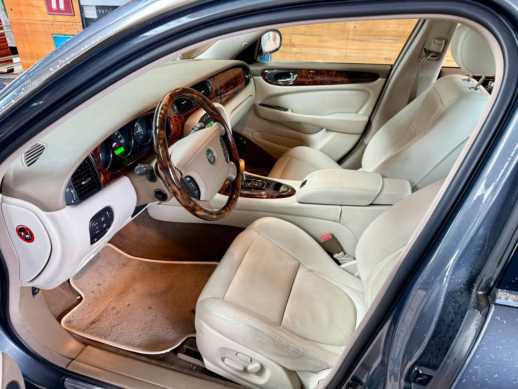 Jaguar Autos: Jaguar XJ8 Executive 4.2 ab MFK – Gebraucht aus Gretzenbach von GarageMeilenweit 3