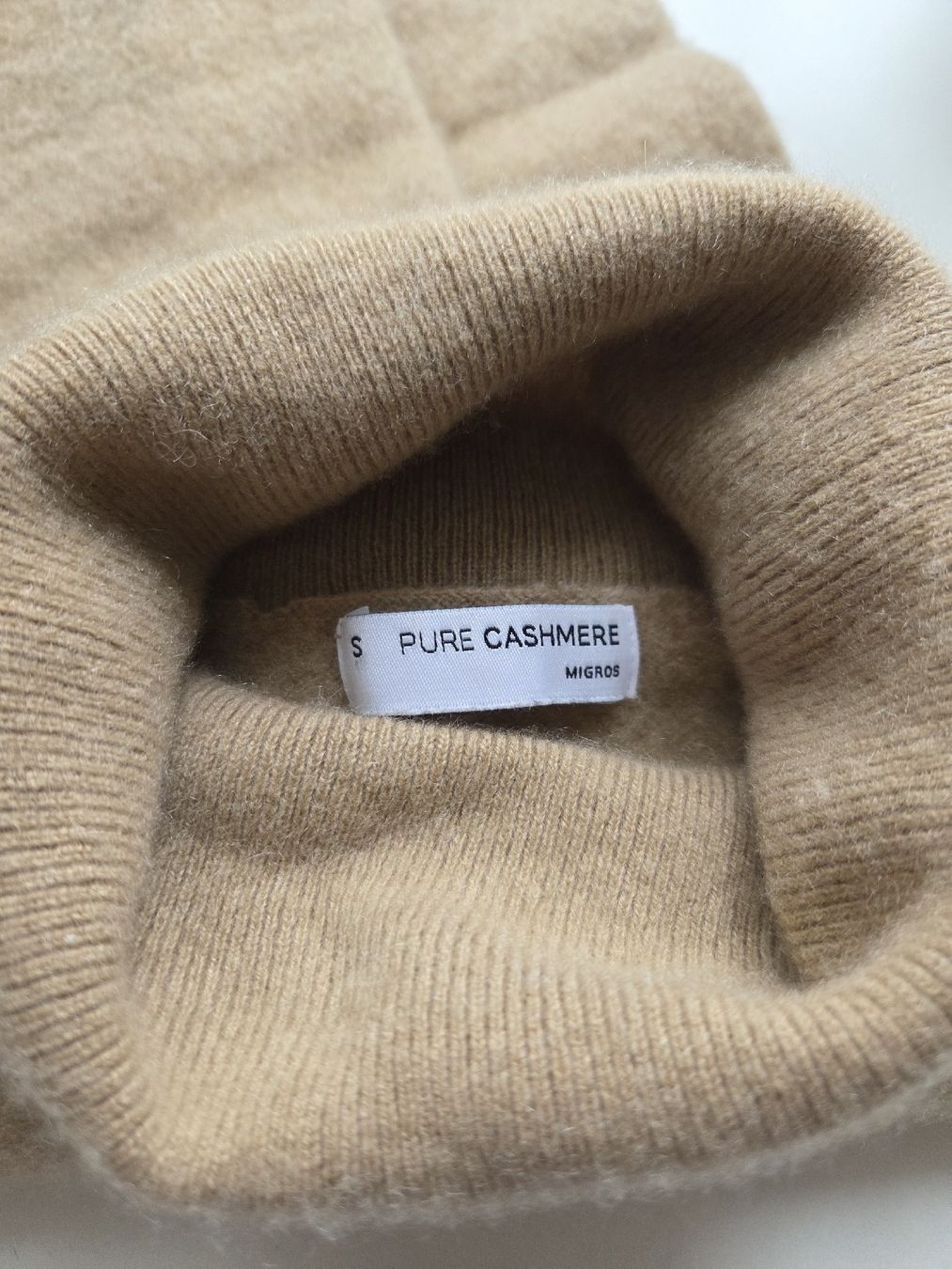 Maglioni & Felpe: 100% Kaschmir Rollkragenpullover – Usato da Liebefeld venduto da ana_-_ 2
