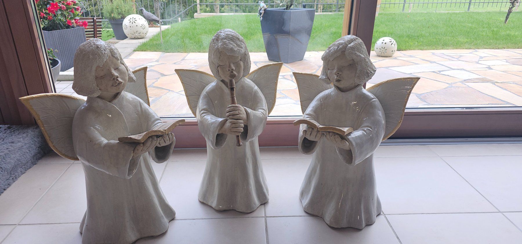 Statuette: 3 grosse handgefertigte Weihnachtsengel – Usato da Oeschgen venduto da HASD