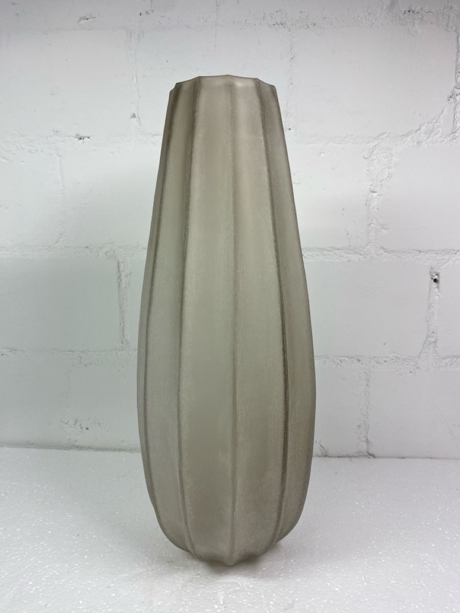 Vase & Récipients: Graue Vase mit Rillenstruktur neu 45 cm – D'occasion à sursee par trilli-tralli