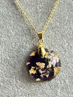 Kette mit Anhänger violet Unikat Geschenkidee