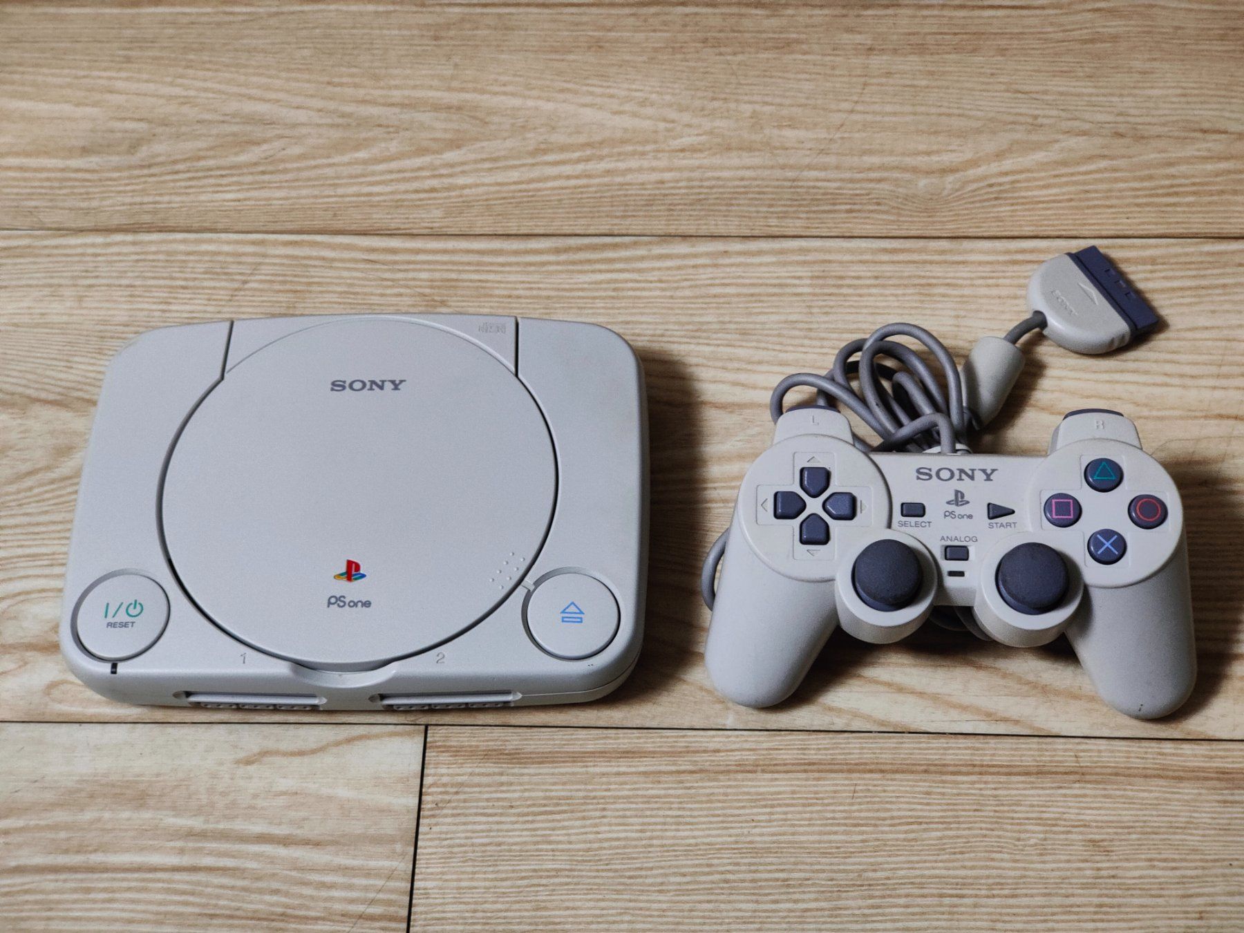 Sony Konsolen: Console Play Station One, en boîte – Gebraucht aus Châtelaine von Chompis 1