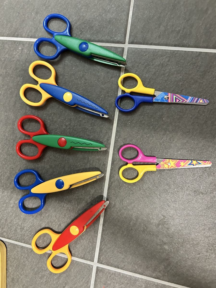 Kit bricolage: Bastelscheren Set, 10-teilig, mit Ständer, neuwertig! – Nuovo (secondo la descrizione) da Oftringen venduto da Solima 2