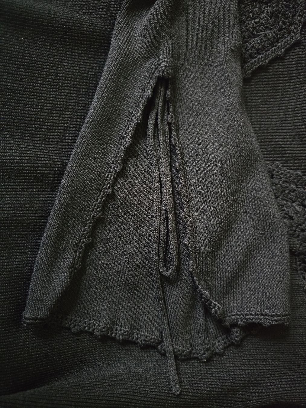 Pulls & Sweat-shirts: Pull noir, TU=M, – D'occasion à La Neuveville par Diamise 2