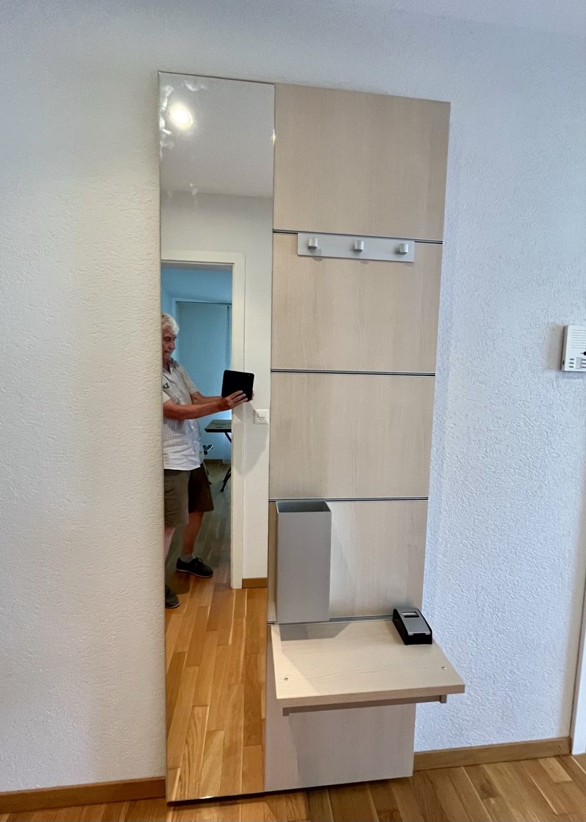 Guardaroba: Garderobe, an Wand aufgehängt – Usato da Möriken AG venduto da Libero013