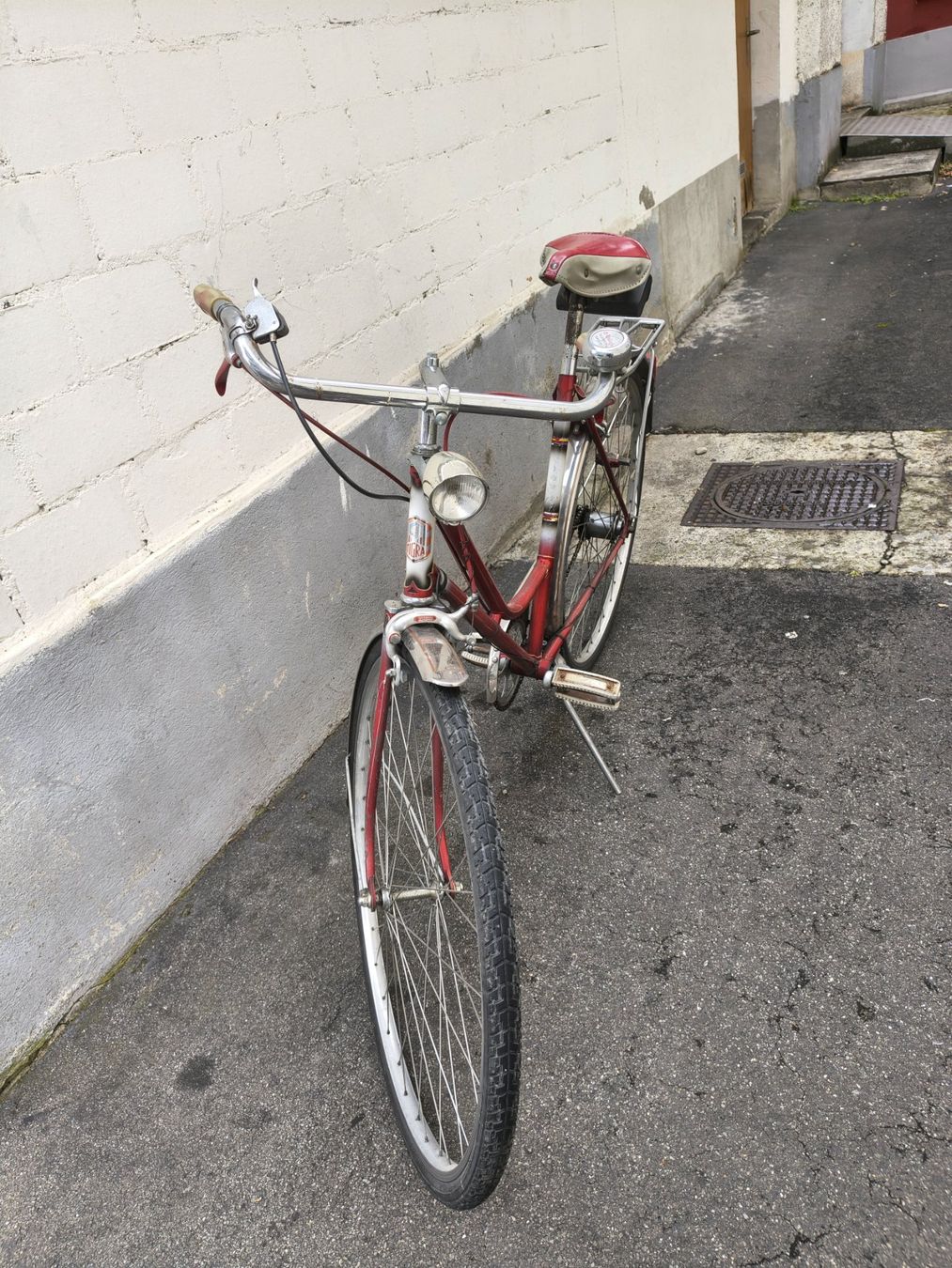 Biciclette: Retro Fahrrad, Weinrot – Usato da Kriens venduto da Cyrllek 2